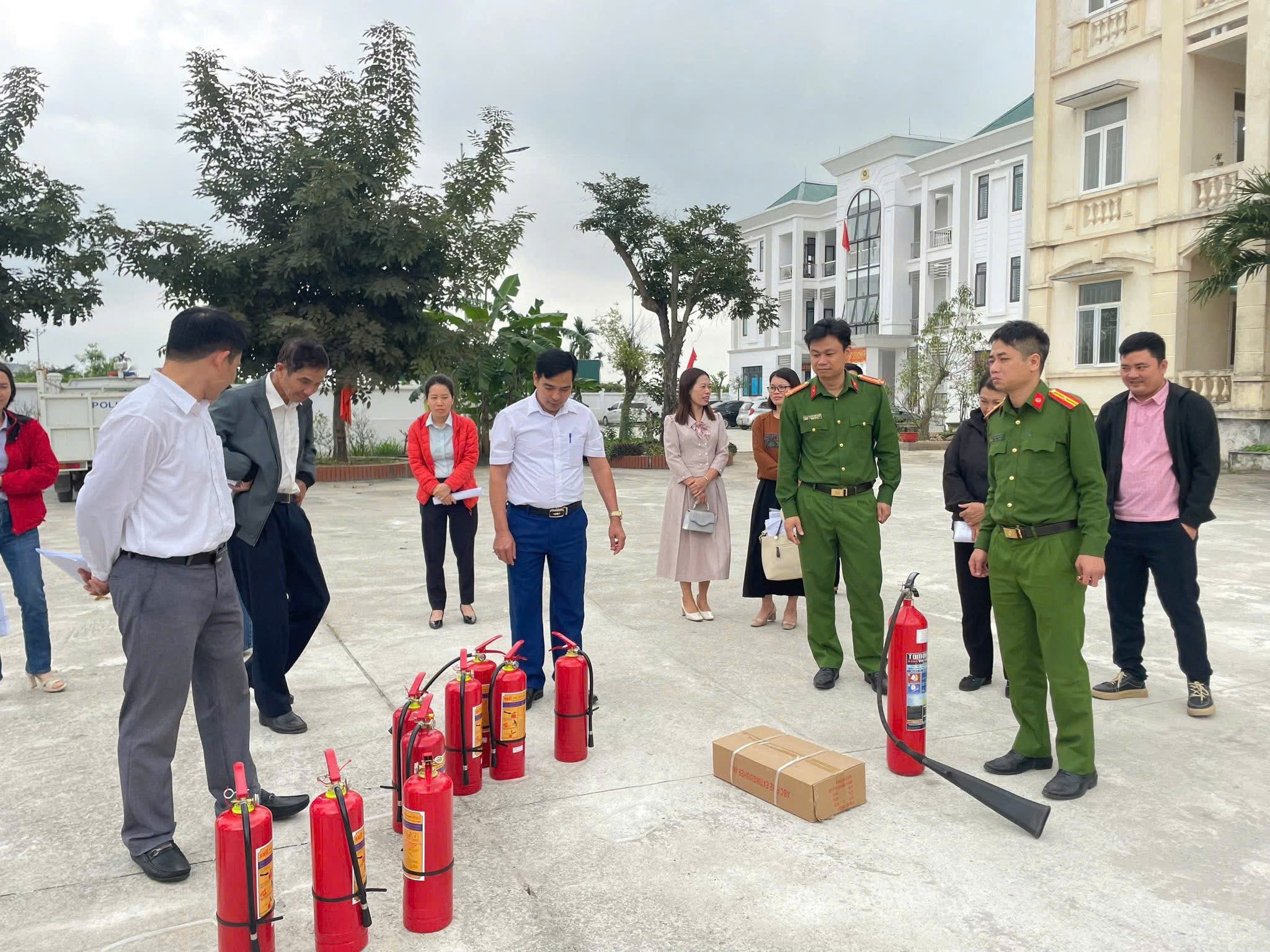 Công an xã Hà Tây tổ chức tập huấn nghiệp vụ phòng cháy và chữa cháy phục vụ công tác bầu cử